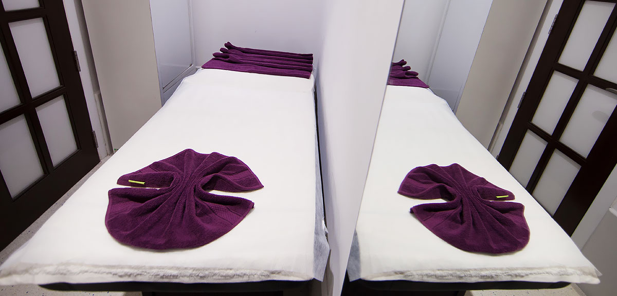 Looks Salon, C Block, Connaught Place